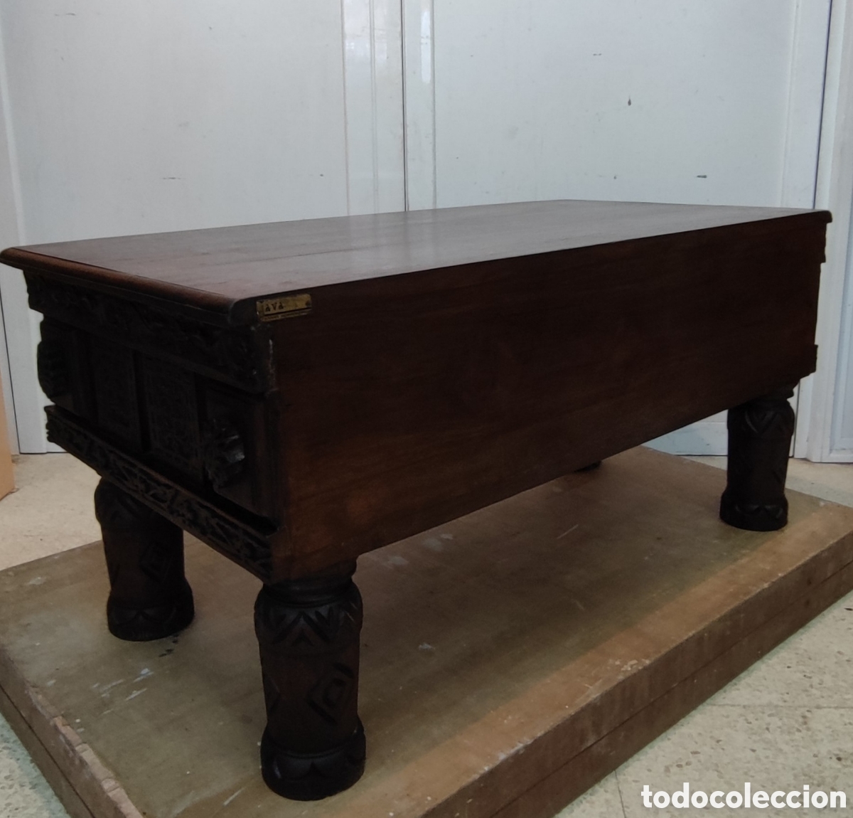 Antig&uuml;edades: Mesa de sof&aacute; tallada ,de la Isla de Java - Foto 1