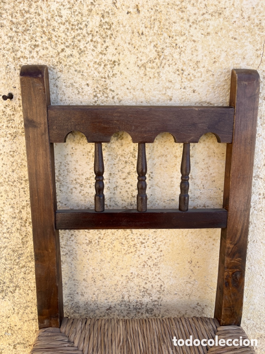 Antig&uuml;edades: Silla antigua r&uacute;stica con asiento de anea. - Foto 4