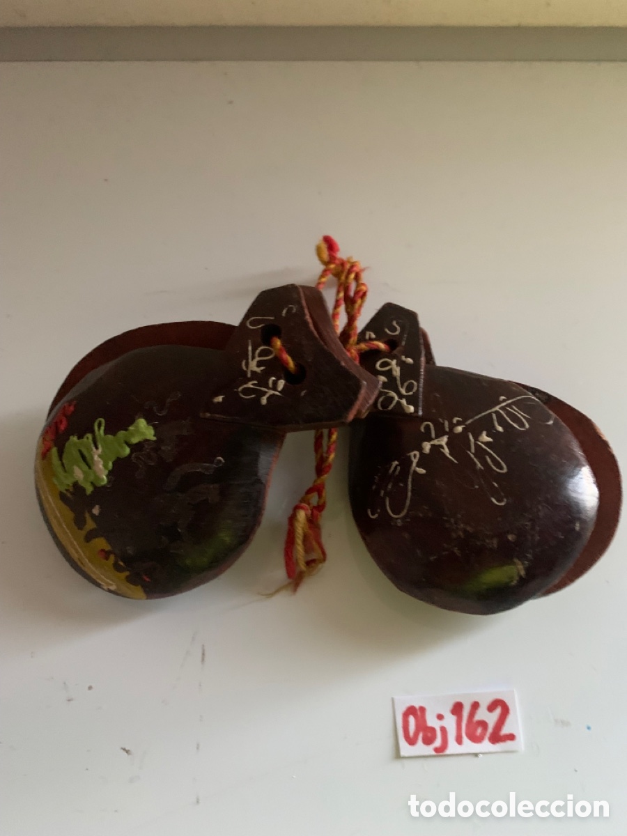 Antig&uuml;edades: Casta&ntilde;uelas de madera - Foto 1