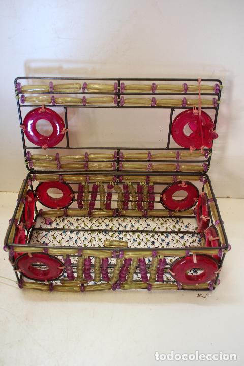 Antig&uuml;edades: caja rosa cristales plastico - Foto 2