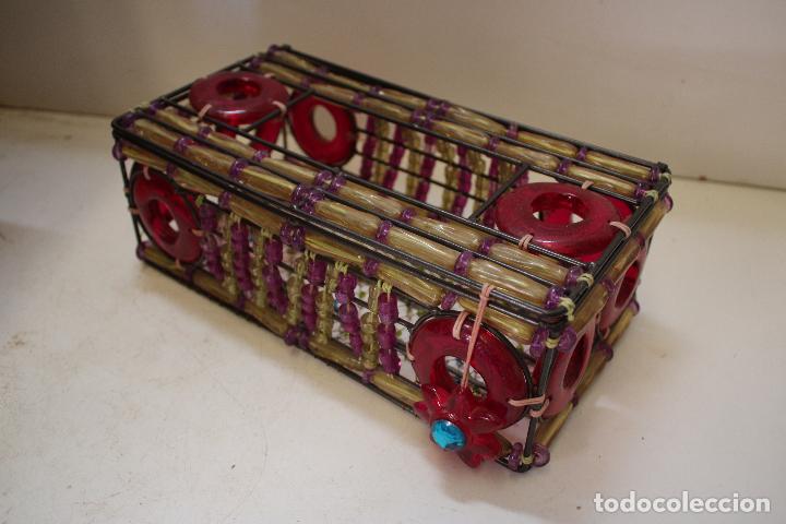 Antig&uuml;edades: caja rosa cristales plastico - Foto 6