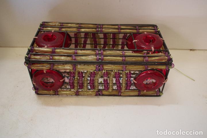 Antig&uuml;edades: caja rosa cristales plastico - Foto 1