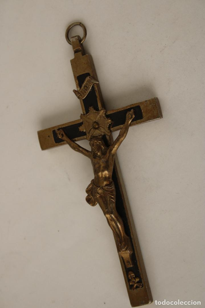 Antig&uuml;edades: crucifijo de metal - Foto 4