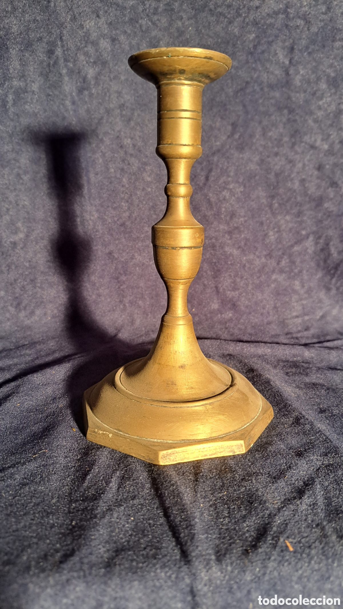 Antig&uuml;edades: Candelabro de lat&oacute;n 15cm - Foto 2