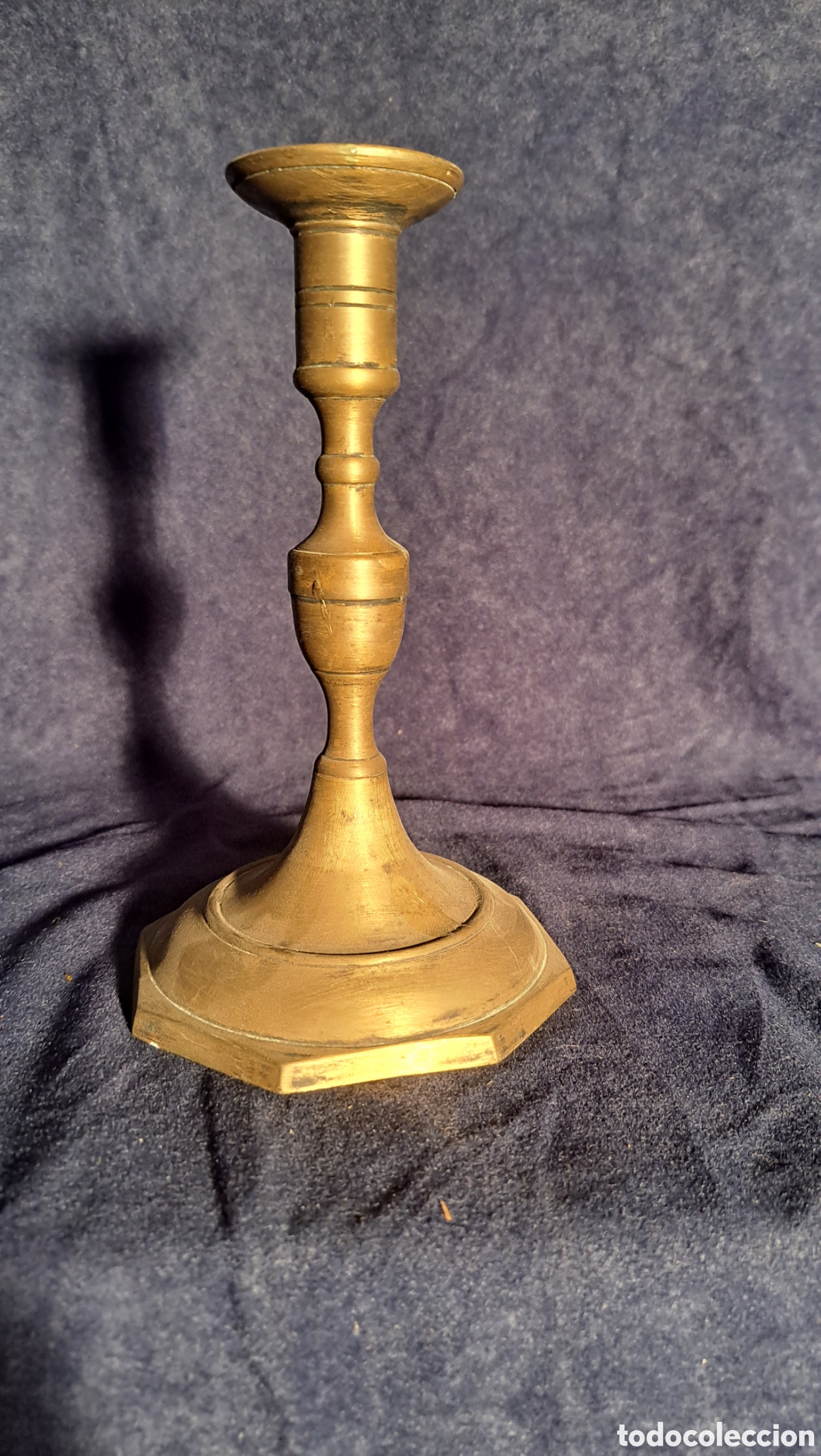 Antig&uuml;edades: Candelabro de lat&oacute;n 15cm - Foto 3