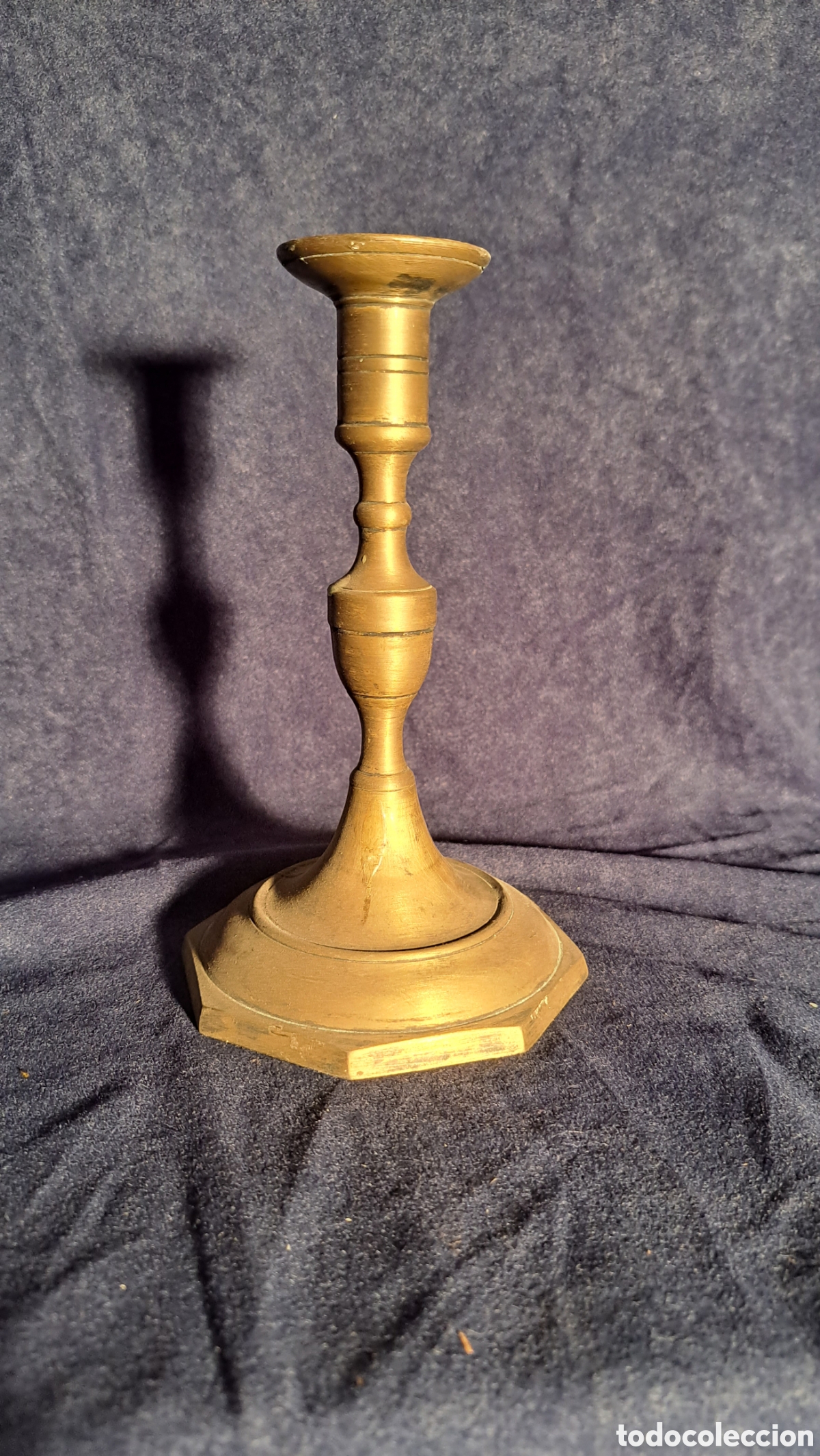 Antig&uuml;edades: Candelabro de lat&oacute;n 15cm - Foto 1