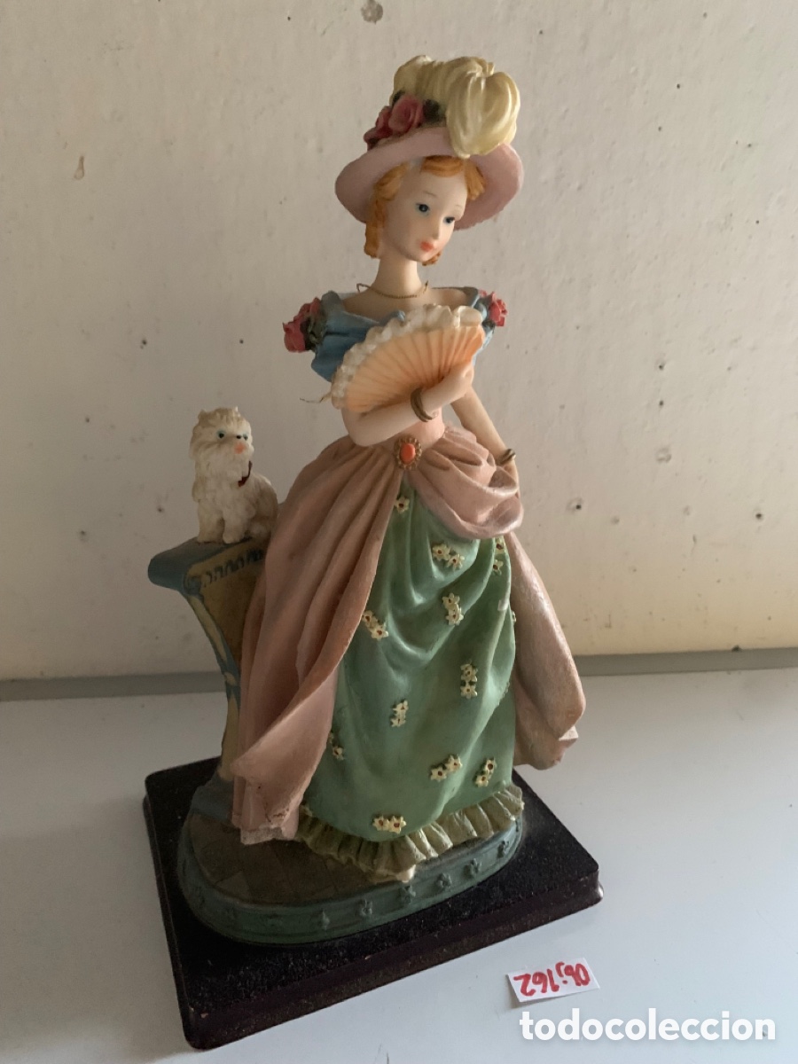Antig&uuml;edades: Figura dama de &eacute;poca - Foto 1