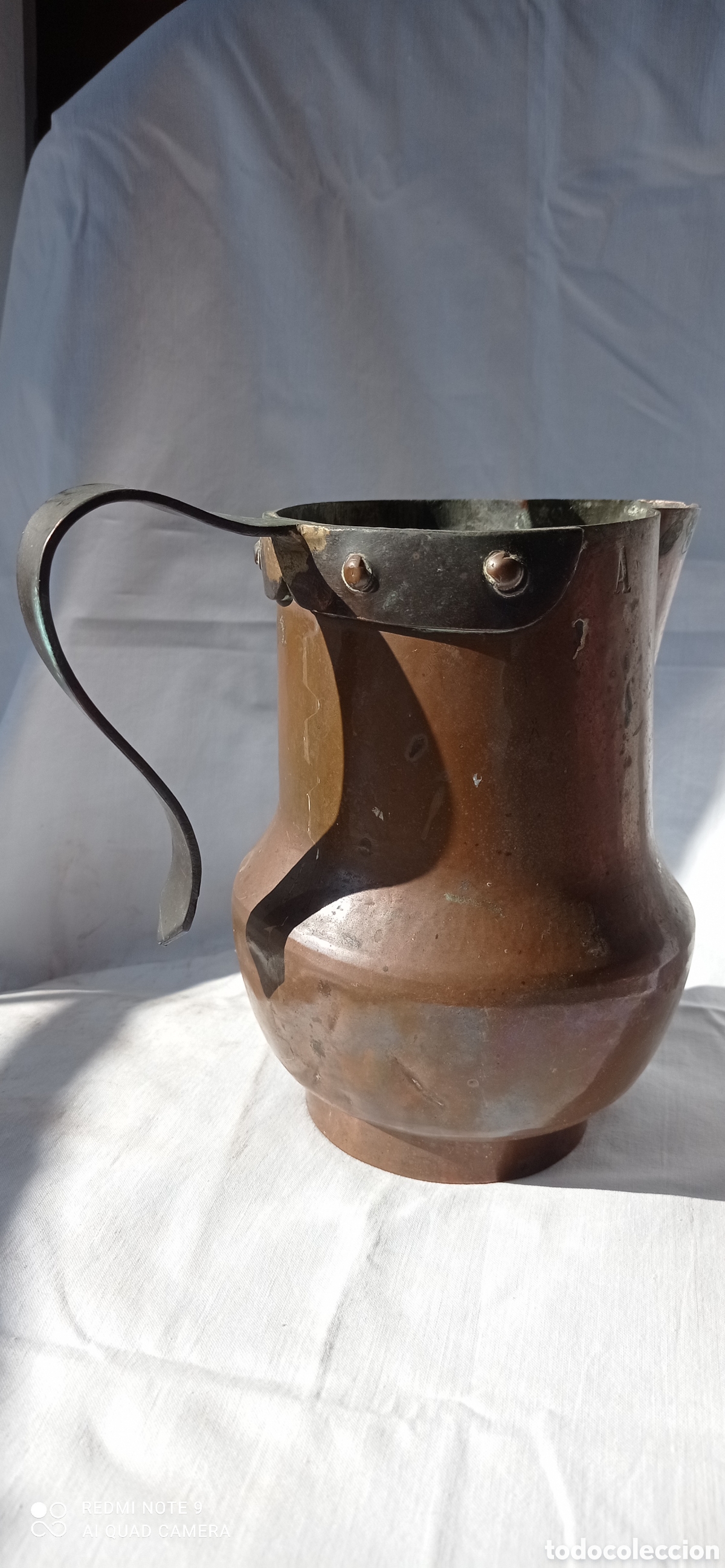 Antig&uuml;edades: Antigua jarra de cobre. - Foto 1