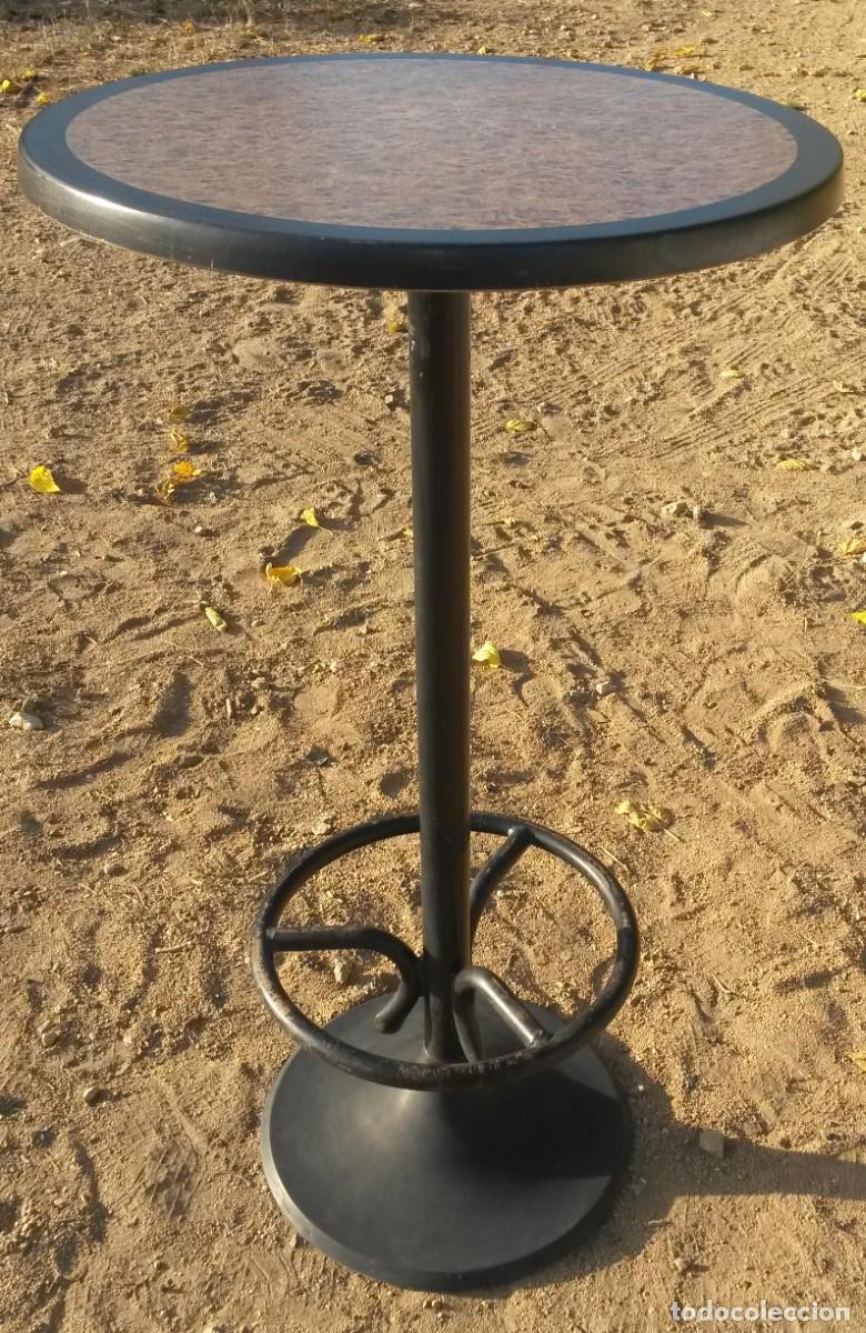 Antig&uuml;edades: Mesa alta de madera y hierro - Foto 1