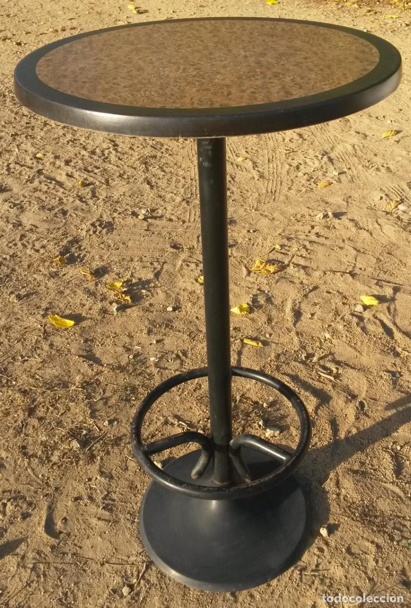 Antig&uuml;edades: Mesa alta de madera y hierro - Foto 5