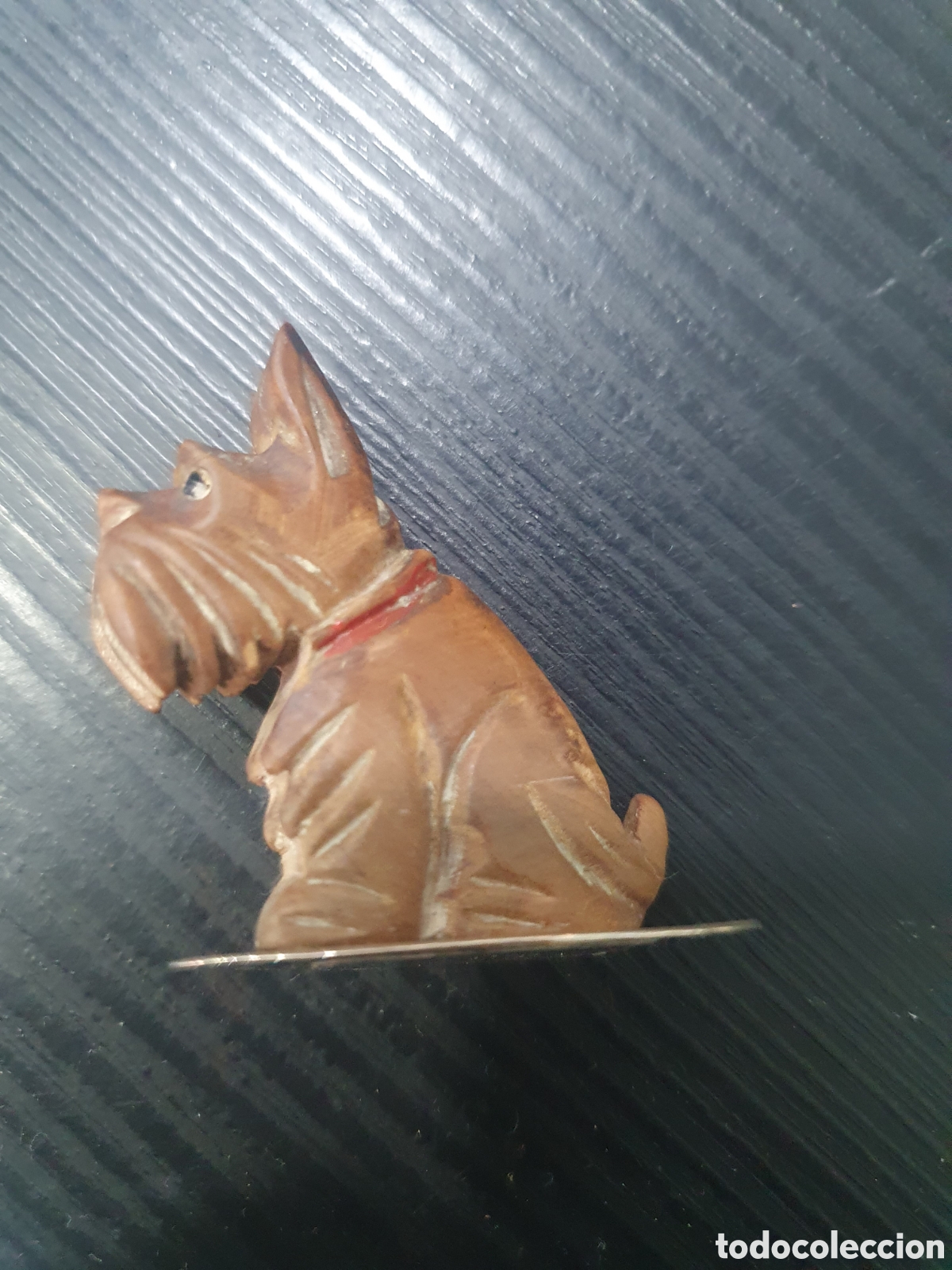 Antig&uuml;edades: Perro tallado en madera con base en plata. Malde. (L30) - Foto 2