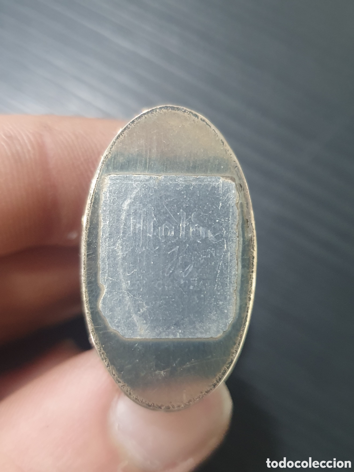 Antig&uuml;edades: Perro tallado en madera con base en plata. Malde. (L30) - Foto 3