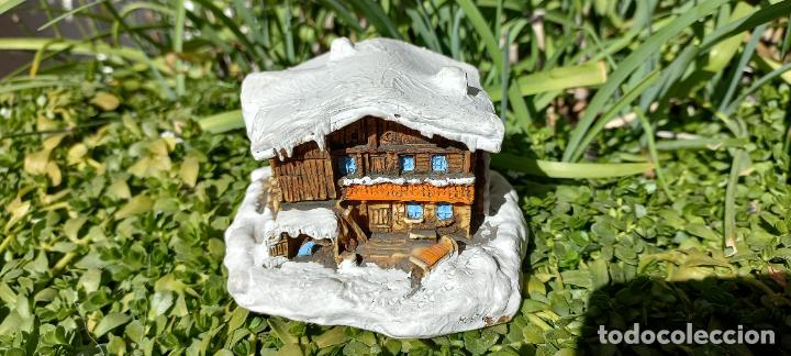 Antiques: CASA de CAMPO CASITA DE INVIERNO CON NIEVE NIGRI. PINTADA A MANO MINIATURA PARA MAQUETAS DECORACION