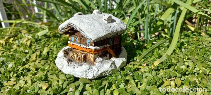 Antiques: CASA de CAMPO CASITA DE INVIERNO CON NIEVE. NIGRI. PINTADA A MANO MINIATURA PARA MAQUETAS DECORACION