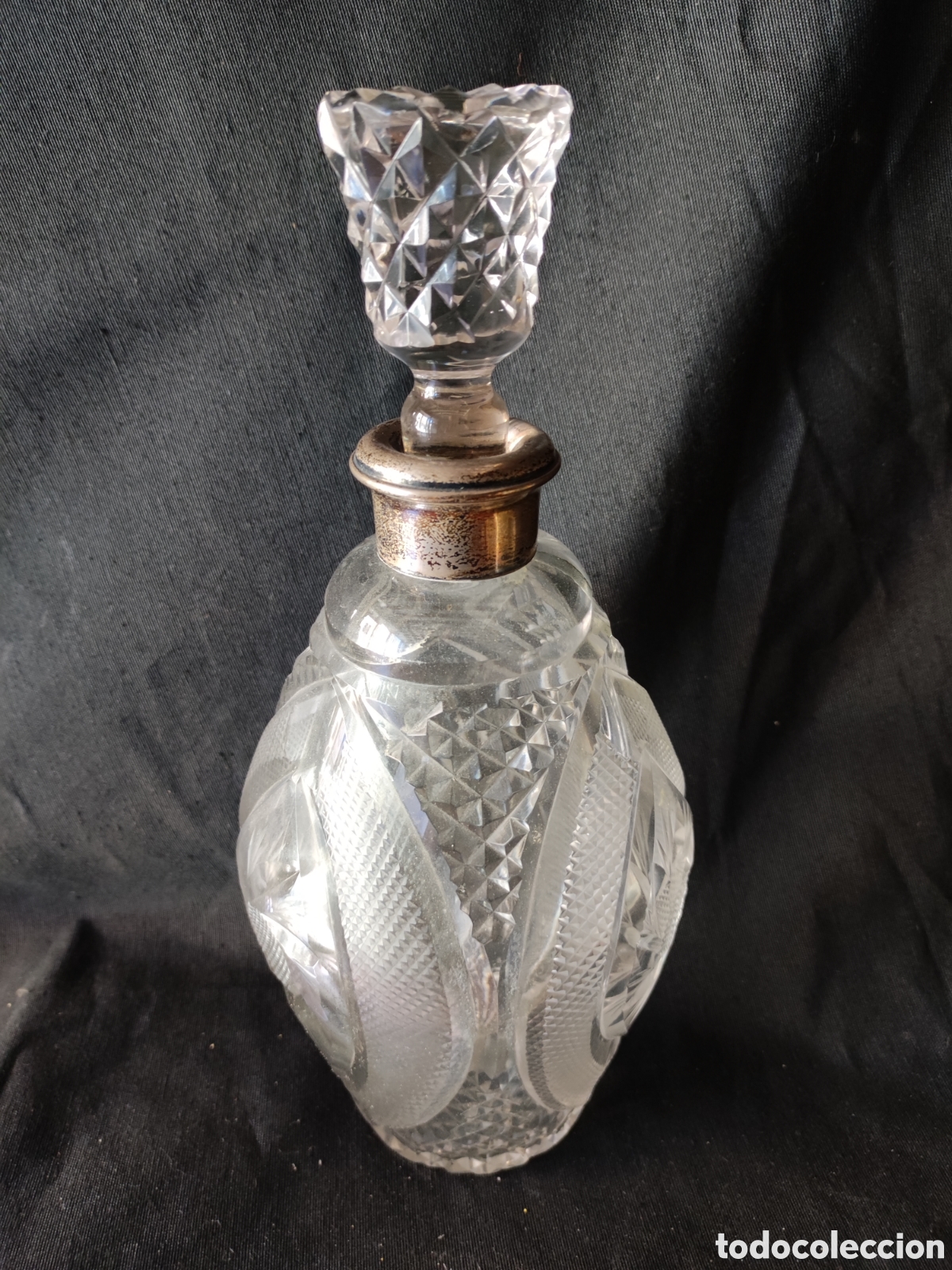 Antig&uuml;edades: Botella cristal con casquillo de plata. - Foto 1