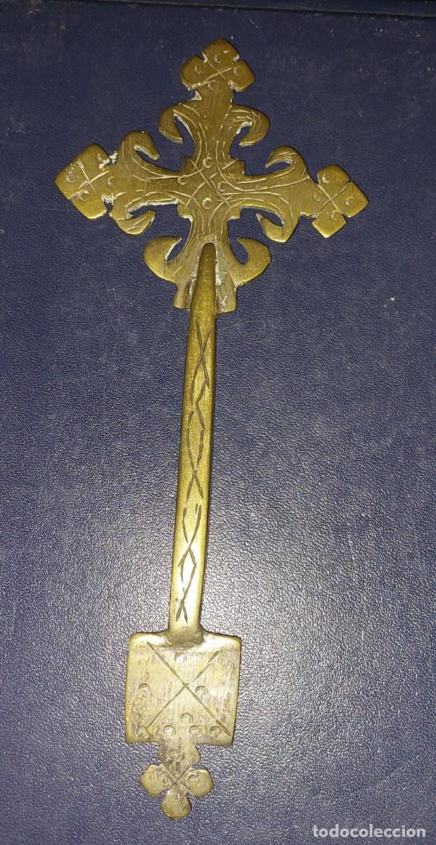 Antig&uuml;edades: Cruz Copta antigua de bronce - Foto 1