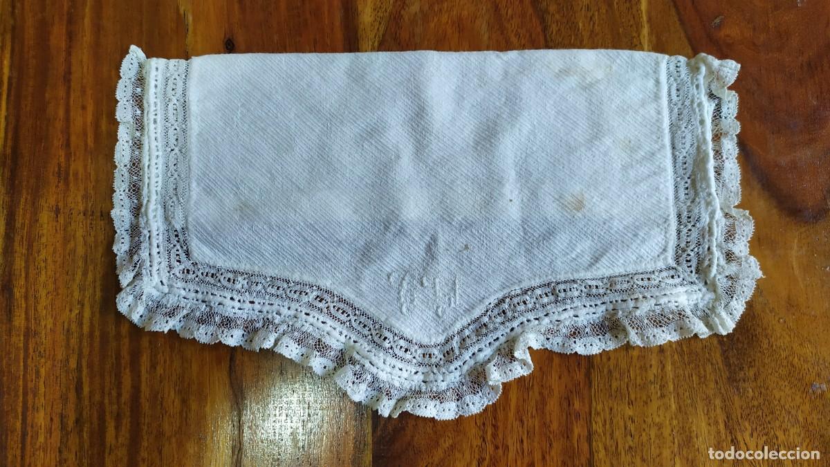Antig&uuml;edades: PA&Ntilde;O O FUNDA CON ENCAJE - Foto 1