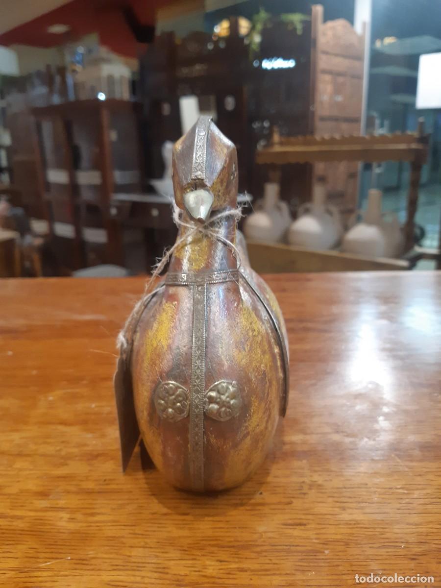 Antig&uuml;edades: PATO DE MADERA CON LATON/BRONCE. - Foto 2