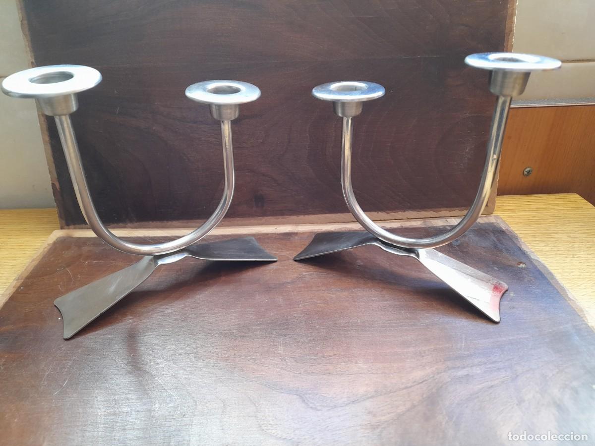 Antig&uuml;edades: Pareja de candelabros de acero - Foto 1