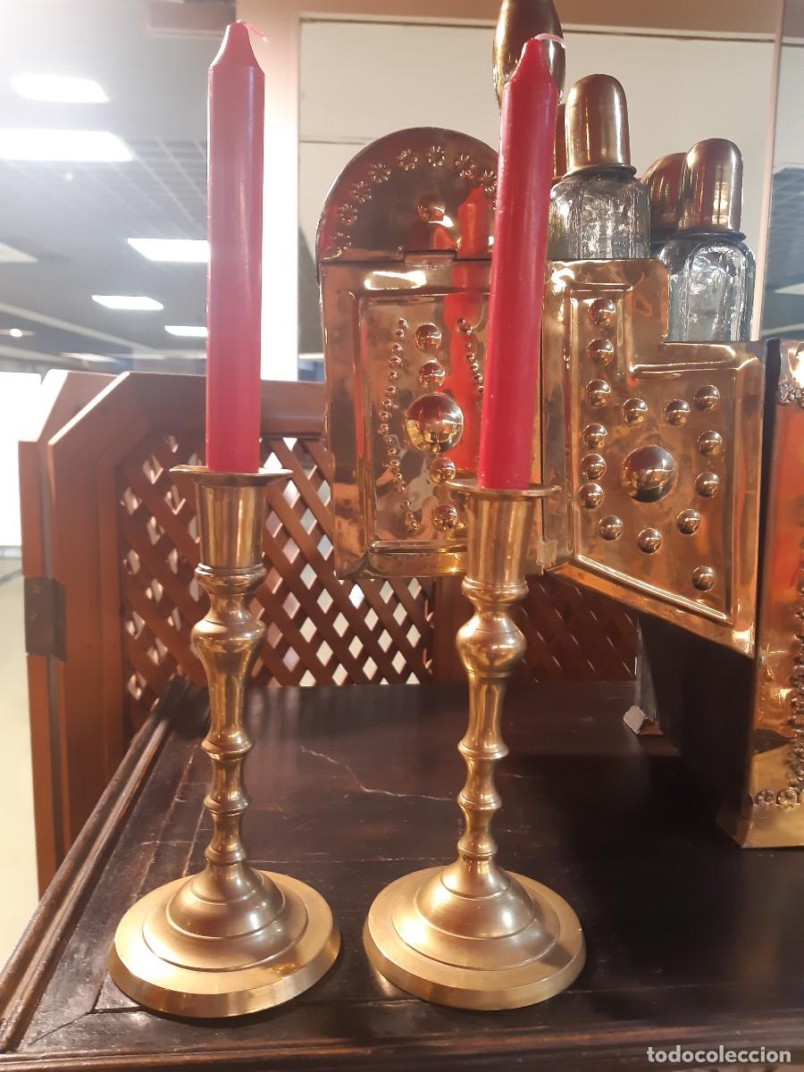 Antig&uuml;edades: 2 PORTAVELAS/CANDELABROS SENCILLOS MUY DECORATIVOS
