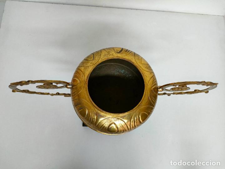 Antig&uuml;edades: Preciosa Gran Copa, Jarr&oacute;n - Bronce - Con Peana de Madera - Foto 3