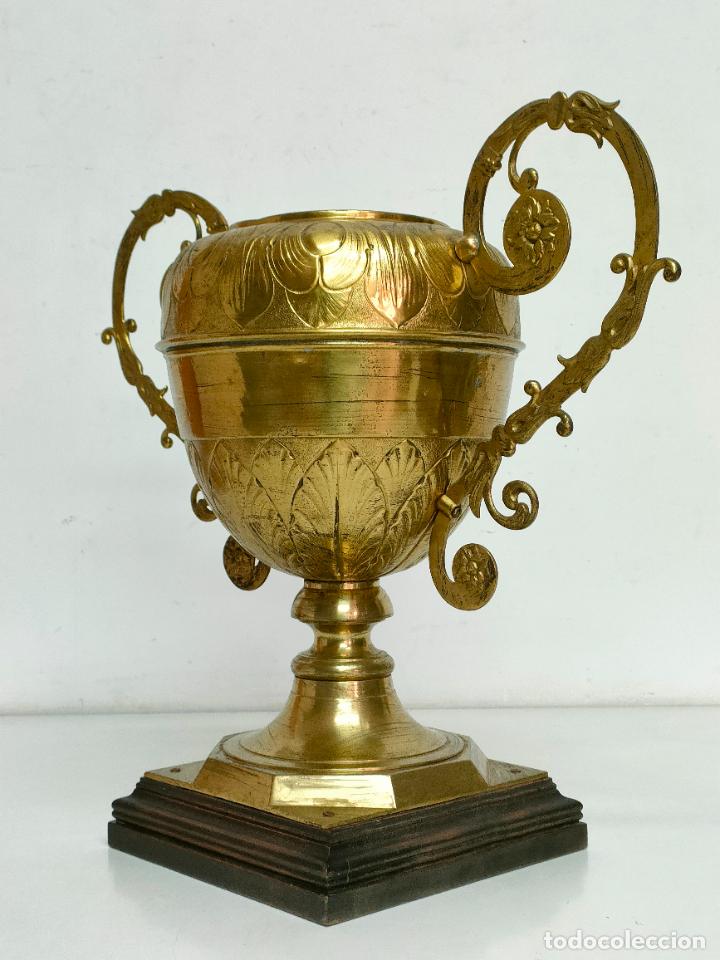Antig&uuml;edades: Preciosa Gran Copa, Jarr&oacute;n - Bronce - Con Peana de Madera - Foto 9