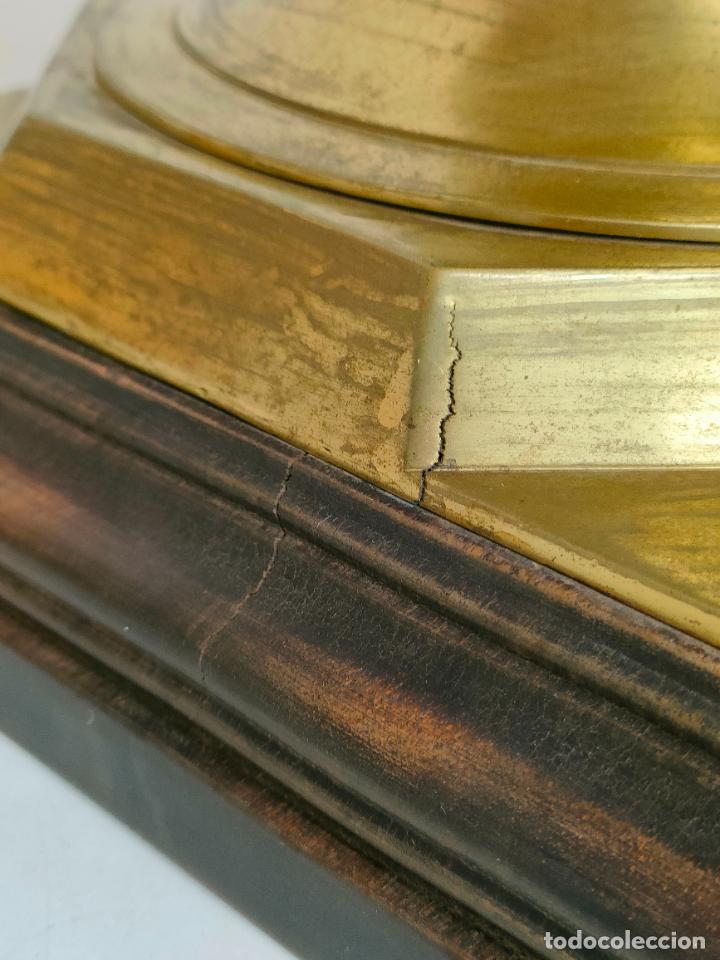 Antig&uuml;edades: Preciosa Gran Copa, Jarr&oacute;n - Bronce - Con Peana de Madera - Foto 12