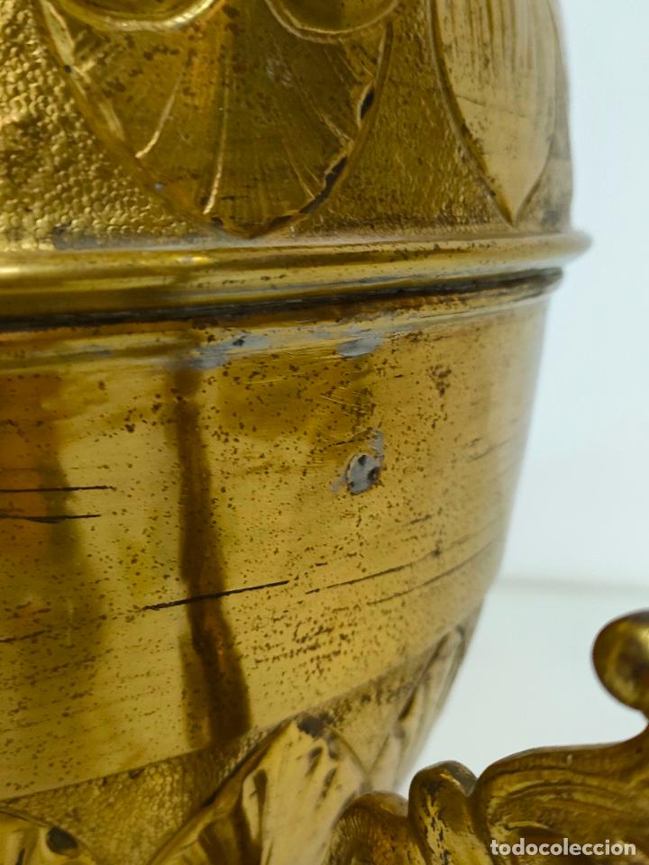 Antig&uuml;edades: Preciosa Gran Copa, Jarr&oacute;n - Bronce - Con Peana de Madera - Foto 16