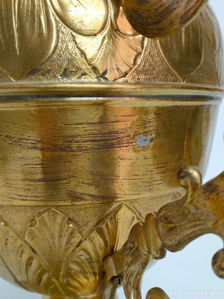 Antig&uuml;edades: Preciosa Gran Copa, Jarr&oacute;n - Bronce - Con Peana de Madera - Foto 17