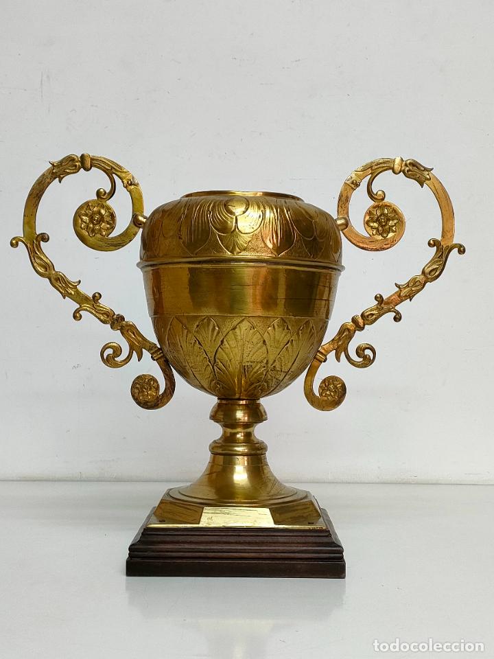 Antig&uuml;edades: Preciosa Gran Copa, Jarr&oacute;n - Bronce - Con Peana de Madera - Foto 1