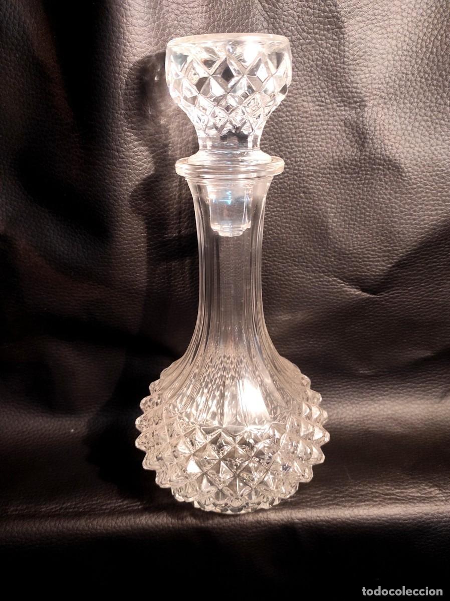 Antig&uuml;edades: Antigua botella con tap&oacute;n - Cristal tallado - 25cm de altura