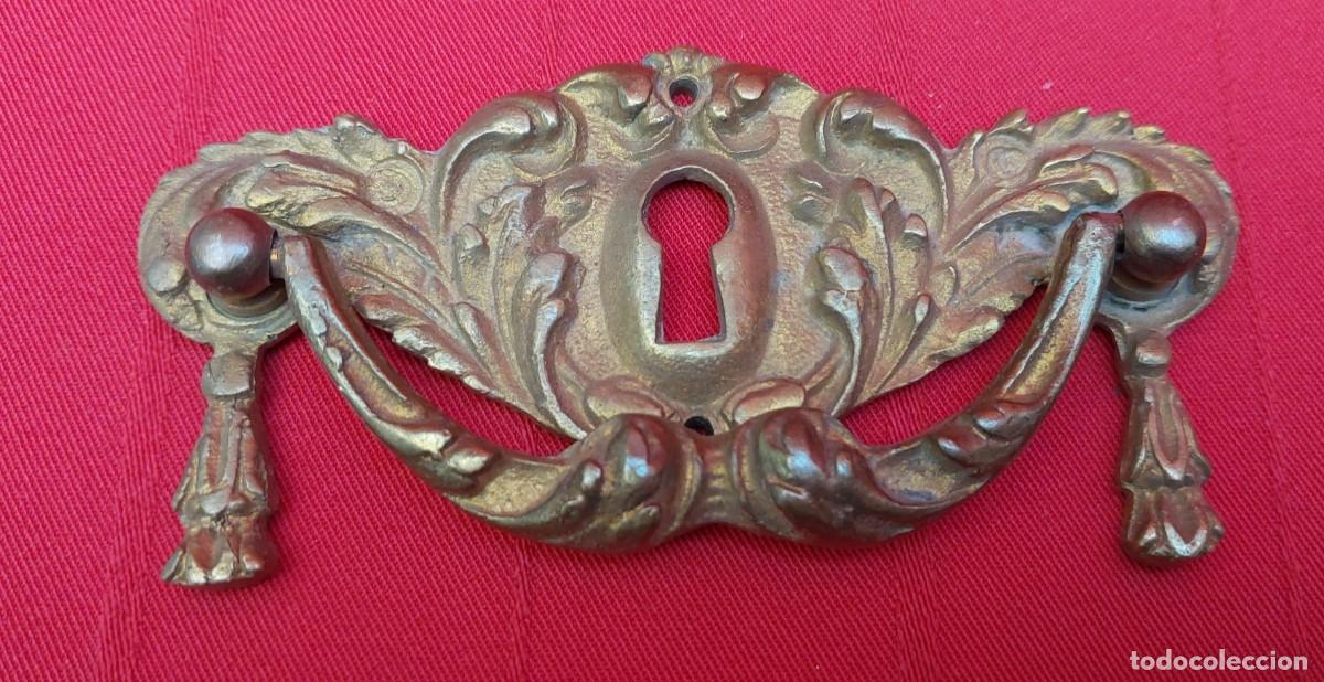 Antig&uuml;edades: TIRADOR BOCA LLAVE DE BRONCE - Foto 1