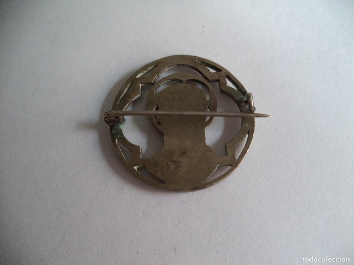 Antig&uuml;edades: Broche con imagen de la Virgen - Foto 2