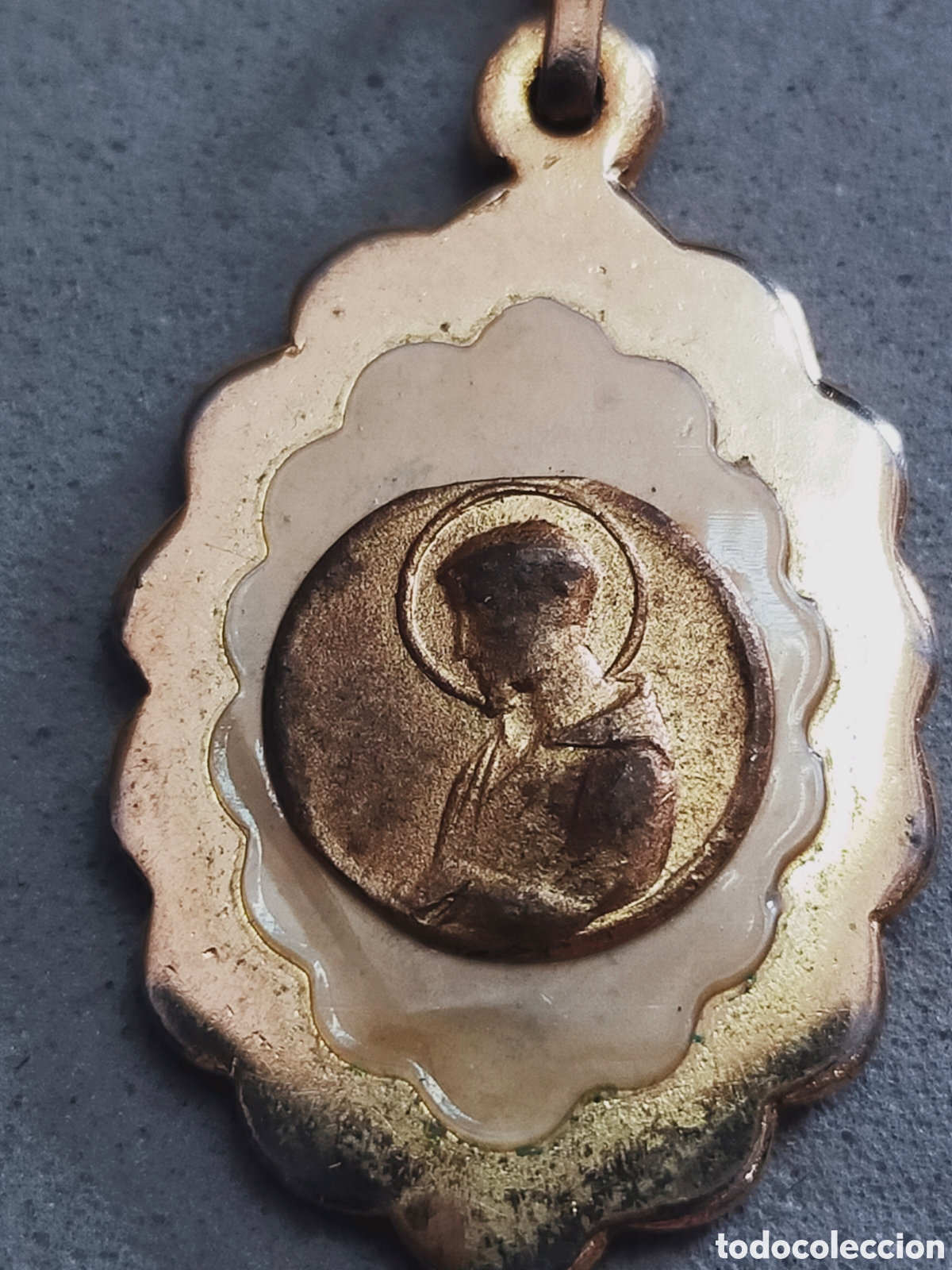Antig&uuml;edades: MEDALLA EN METAL DORADO. - Foto 4