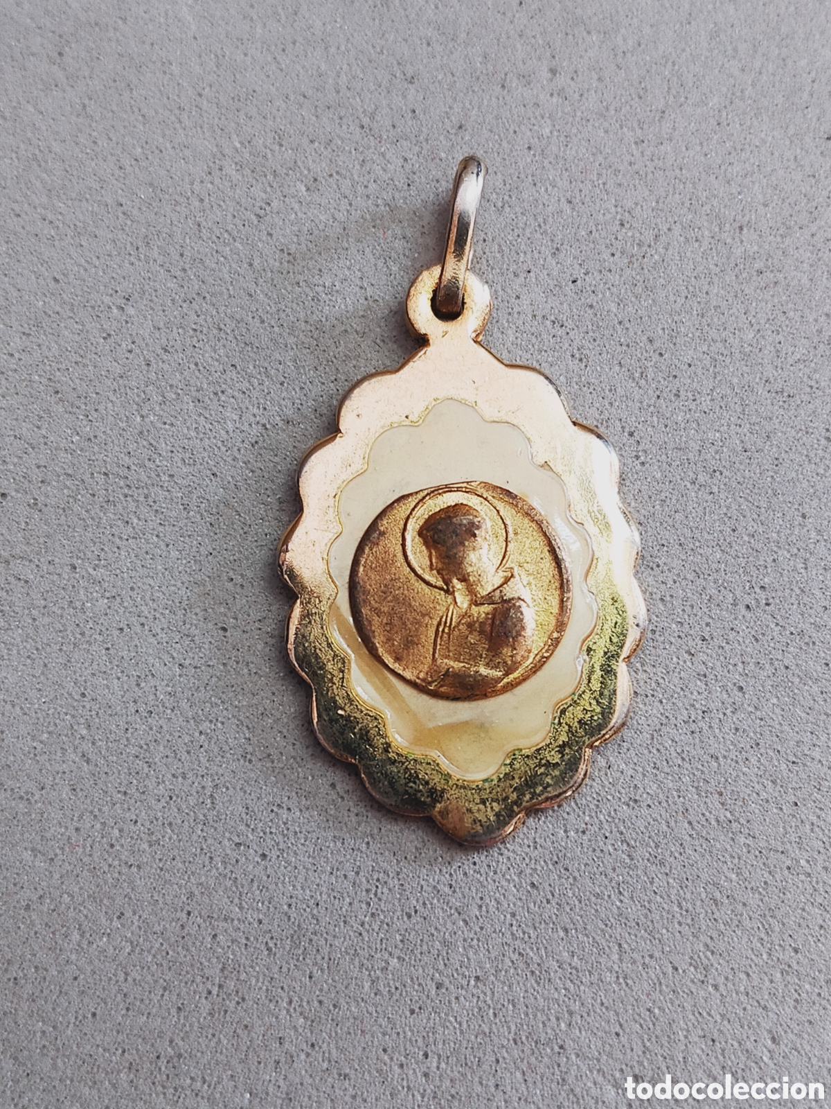 Antig&uuml;edades: MEDALLA EN METAL DORADO. - Foto 1