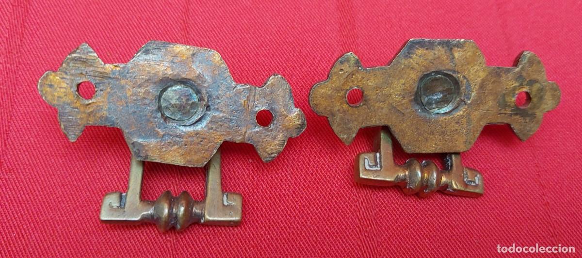 Antig&uuml;edades: PAREJA DE PEQUE&Ntilde;OS TIRADORES DE BRONCE - Foto 6
