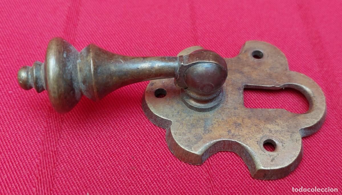 Antig&uuml;edades: TIRADOR DE BRONCE CON BOCA LLAVE - Foto 5