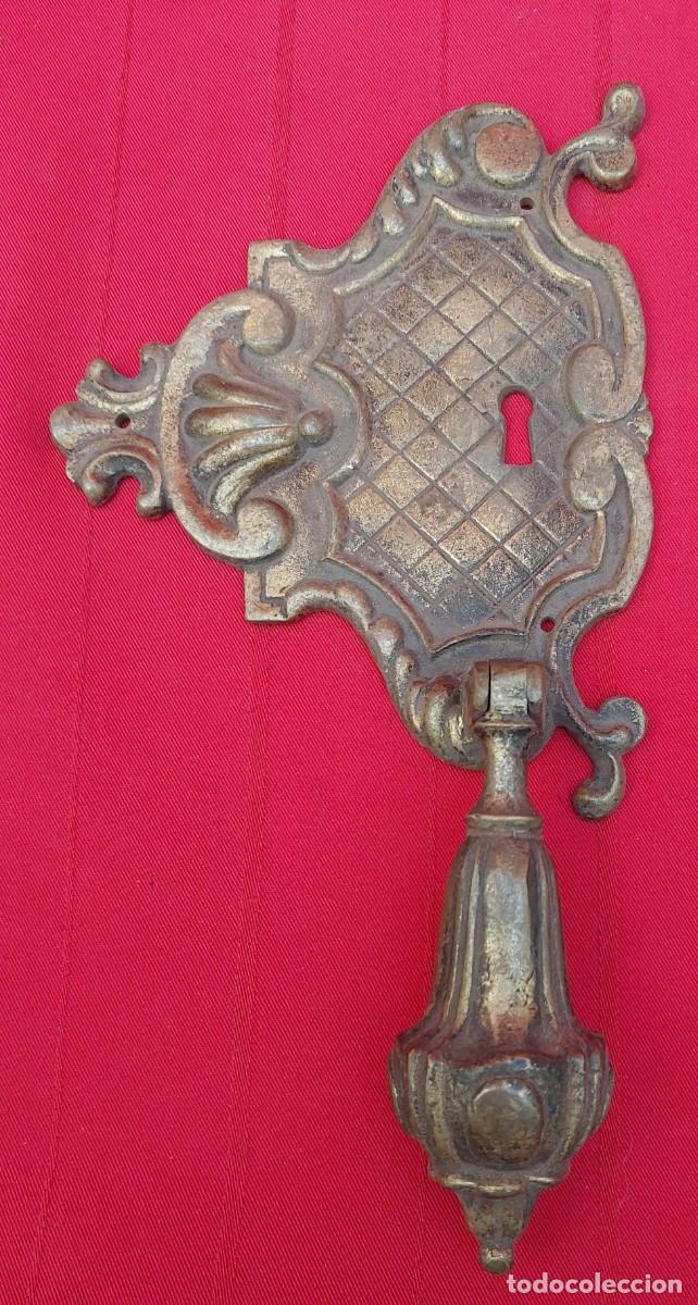 Antig&uuml;edades: TIRADOR DE BRONCE - Foto 1