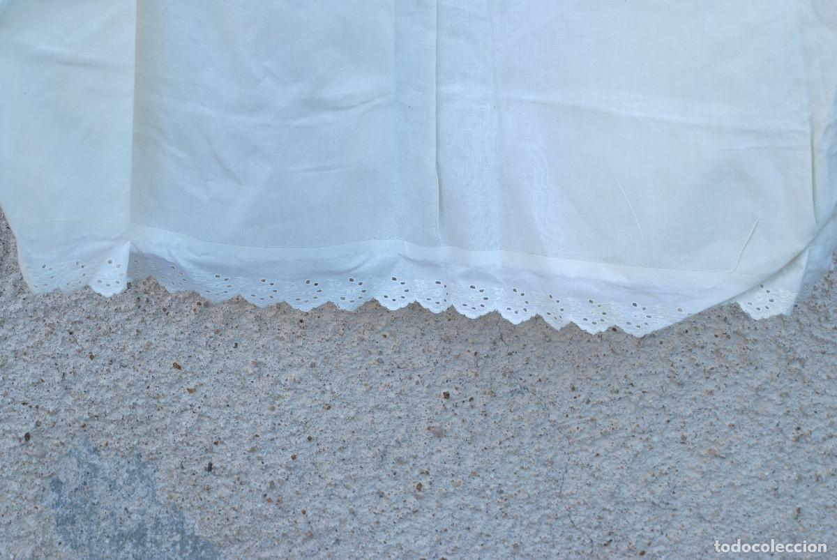 Antig&uuml;edades: Delantal en hilo con puntillas. - Foto 2