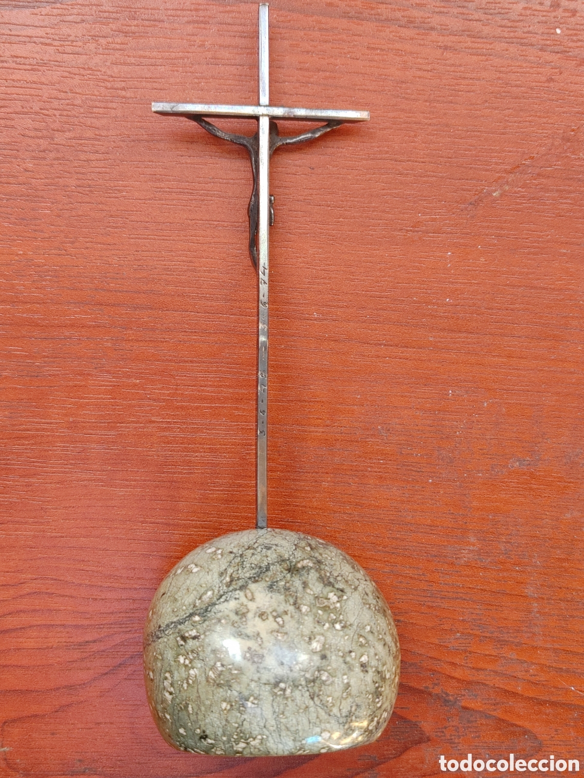 Antig&uuml;edades: Cristo en plata punzonada con base de jaspe. - Foto 2