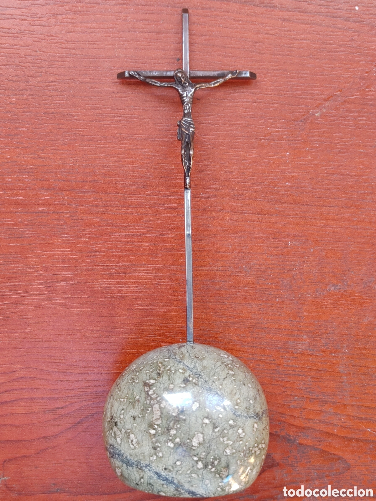Antig&uuml;edades: Cristo en plata punzonada con base de jaspe. - Foto 3