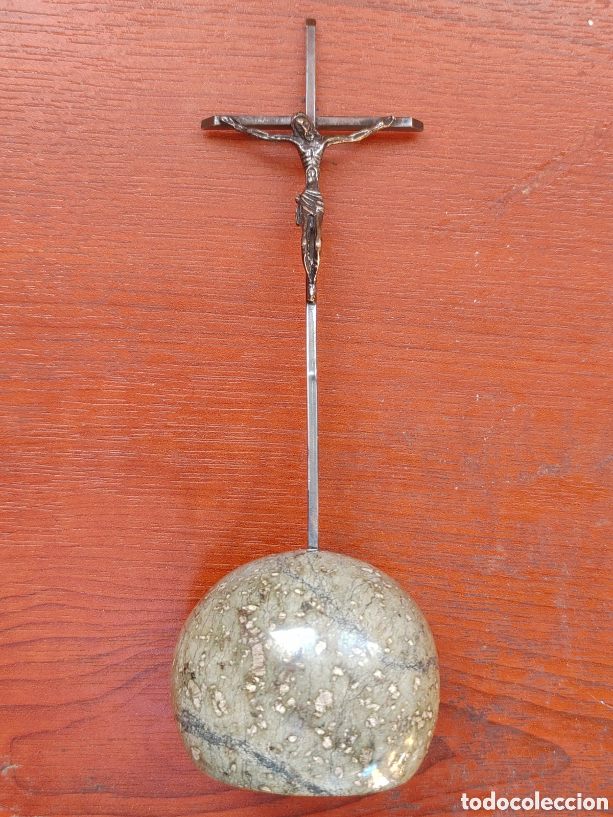 Antig&uuml;edades: Cristo en plata punzonada con base de jaspe. - Foto 1