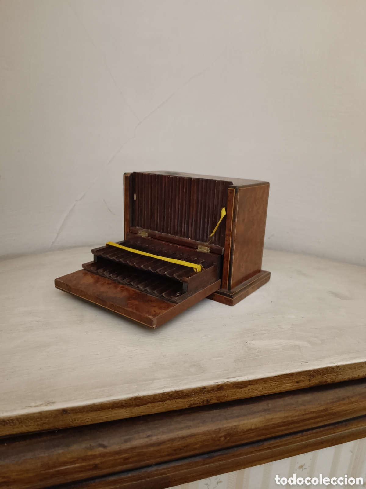 Antig&uuml;edades: Dispensador de tabaco de madera noble - Foto 1