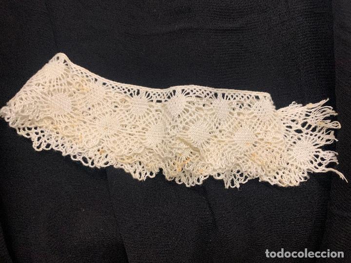 Oggetti Antichi: 58 cms de preciosa puntilla de 4cms de ancho. Ideal para cuello, toallas, cojines,...
