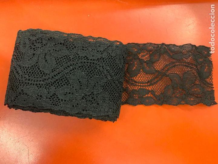 Oggetti Antichi: 2 metros de preciosa puntilla de encaje de 5,5cms de ancho. Ideal para vestidos, complementos,...