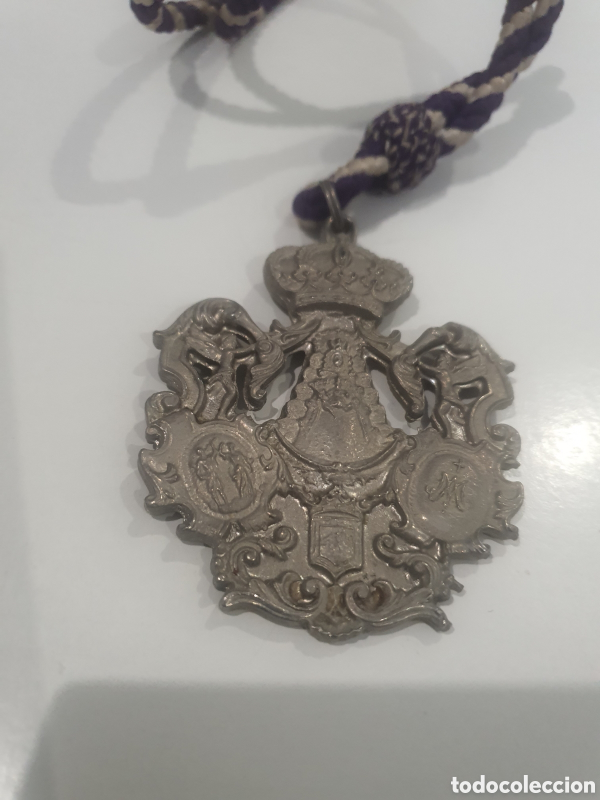 Antig&uuml;edades: cord&oacute;n y medalla virgen del roc&iacute;o 1979 - Foto 2