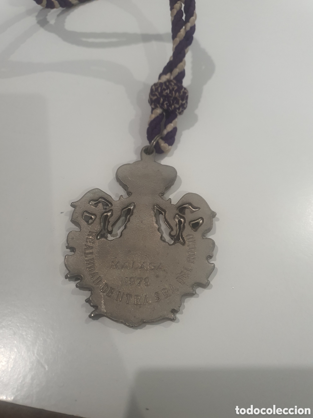 Antig&uuml;edades: cord&oacute;n y medalla virgen del roc&iacute;o 1979 - Foto 3