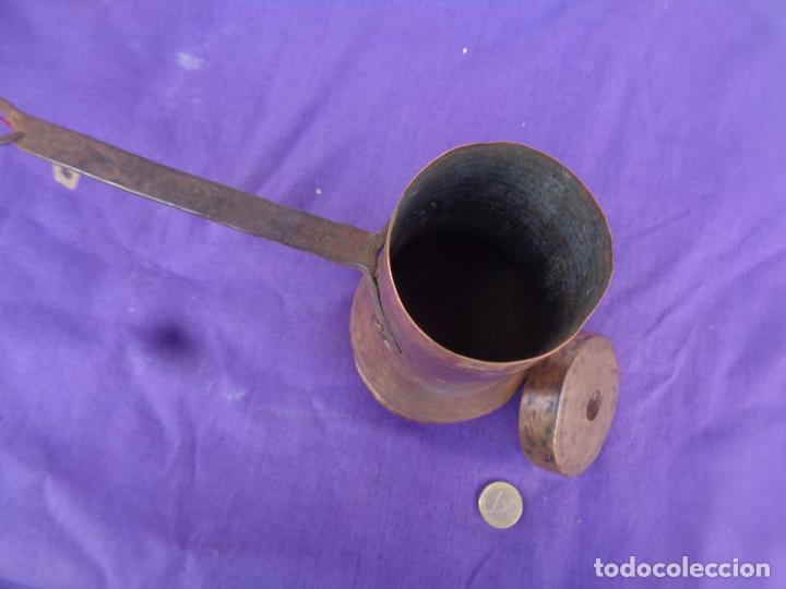 Antig&uuml;edades: ANTIGUA CHOCOLATERA DE COBRE Y FORJA - Foto 3
