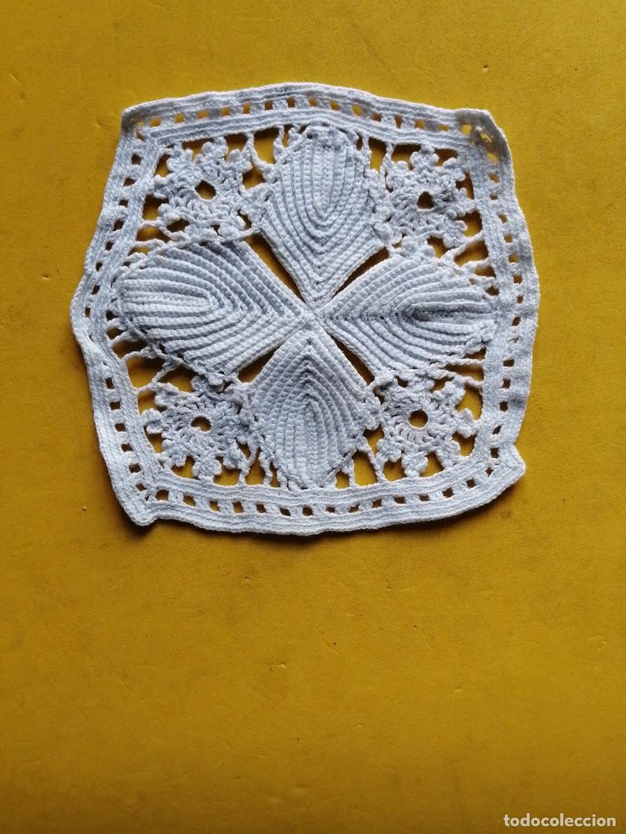 Antig&uuml;edades: Tapete antiguo ganchillo. 14cm. - Foto 1