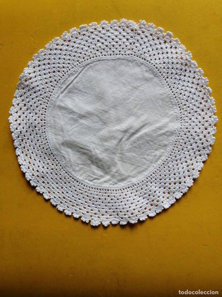 Antig&uuml;edades: Tapete antiguo ganchillo, 22cm. - Foto 1